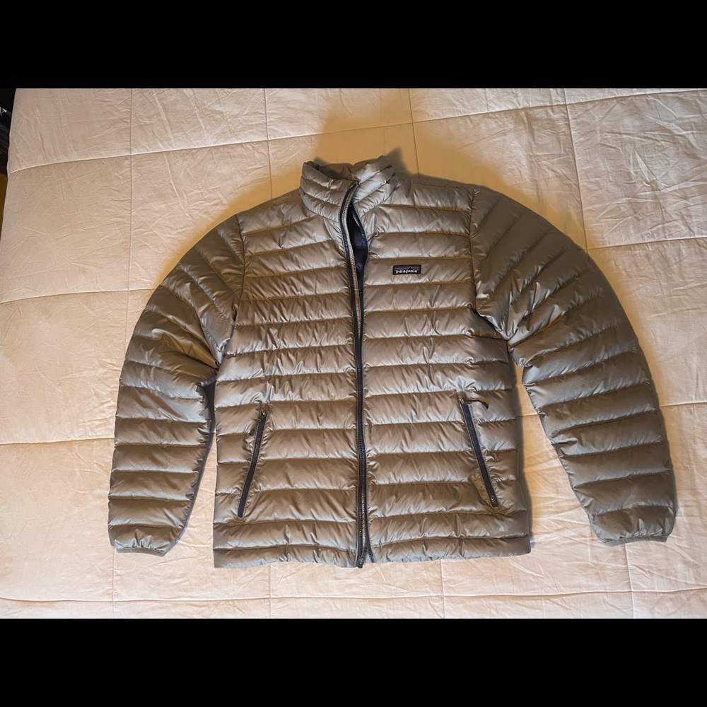 Grey/Silver Patagonia Puffer Jacket - Size Medium